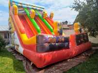 Inchiriere tobogan gonflabil tematic "Minioni" – 8x5x6m