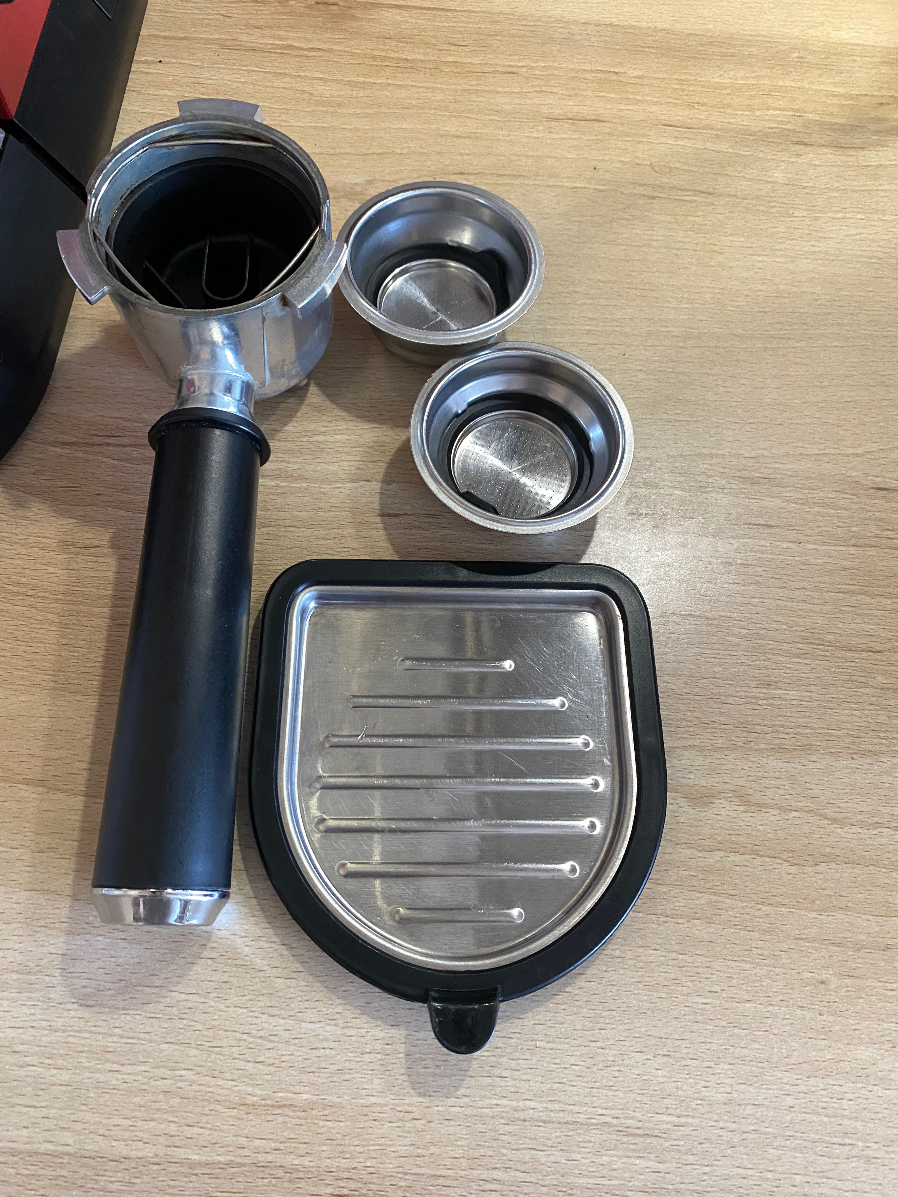 Кафемашина Delonghi Dedica E685.R