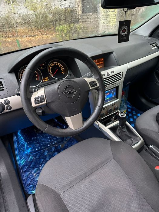 Masina  Opel Astra Gtc 1.4 benzina