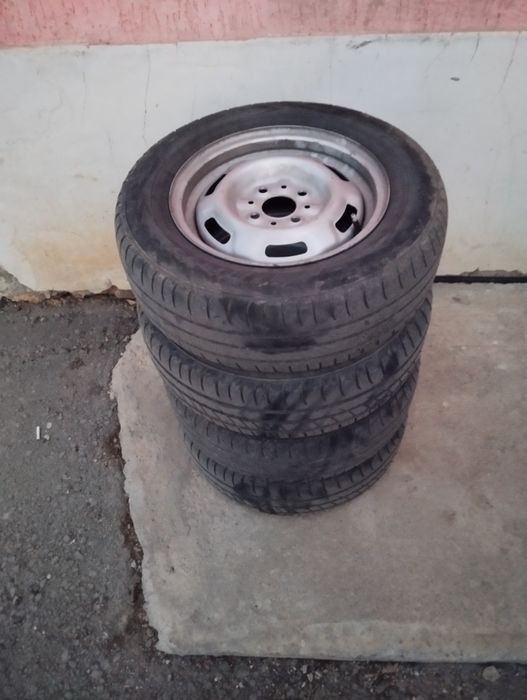 Продам шины с дисками комплект