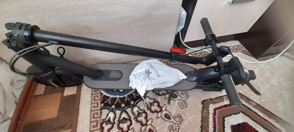 Продам Самокат хорошом состояние идеально едит круиз контроль 30км час