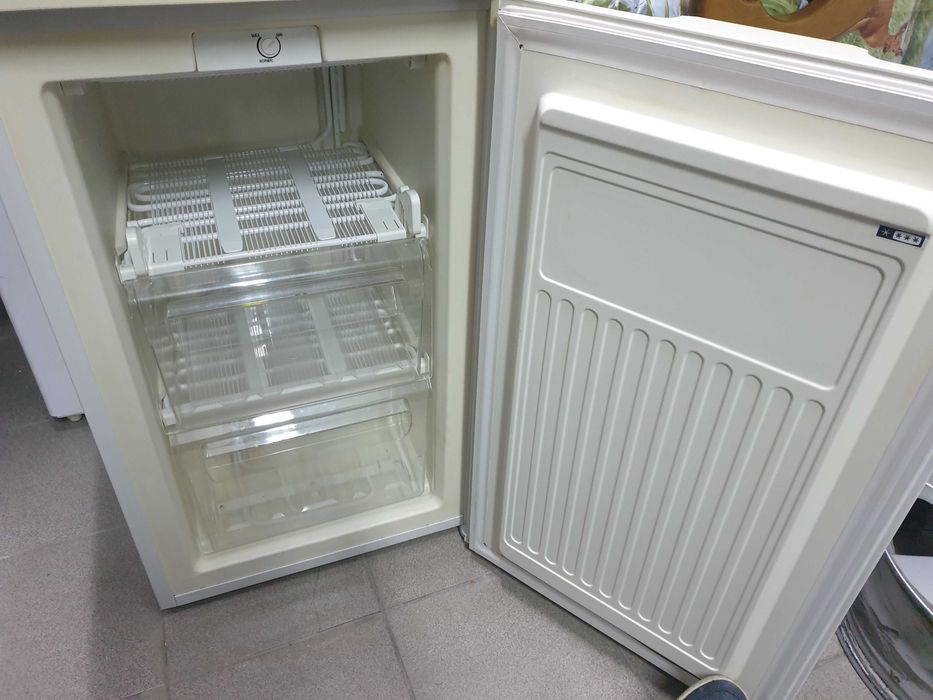 Lazi congelator-PKM-Whirlpool-3-4 sertare sau capac