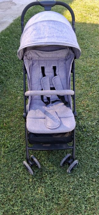 Cărucior .pliabil în stare foarte bună