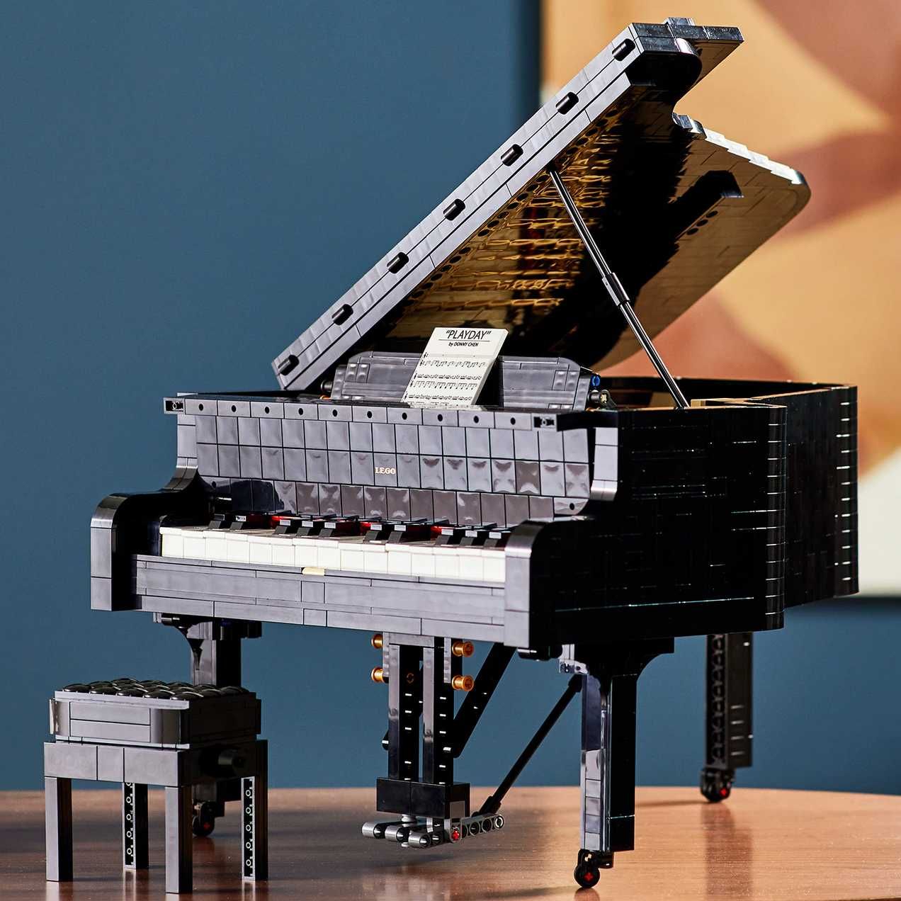 Pian LEGO Ideas 21323. Asamblat. Cutie completa.