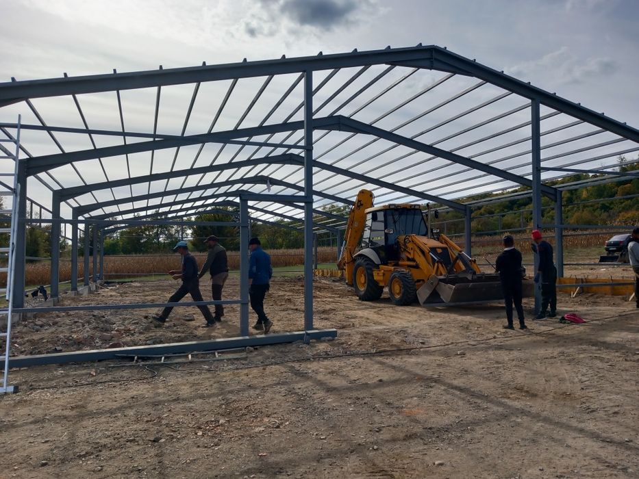 Vand hale metalice avem pe stoc asiguram transport si montaj rog serio