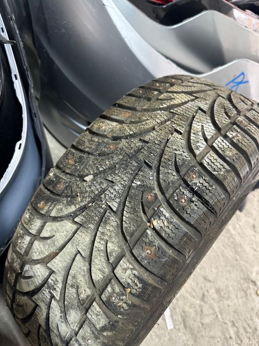 Продается зимняя шипованные шины