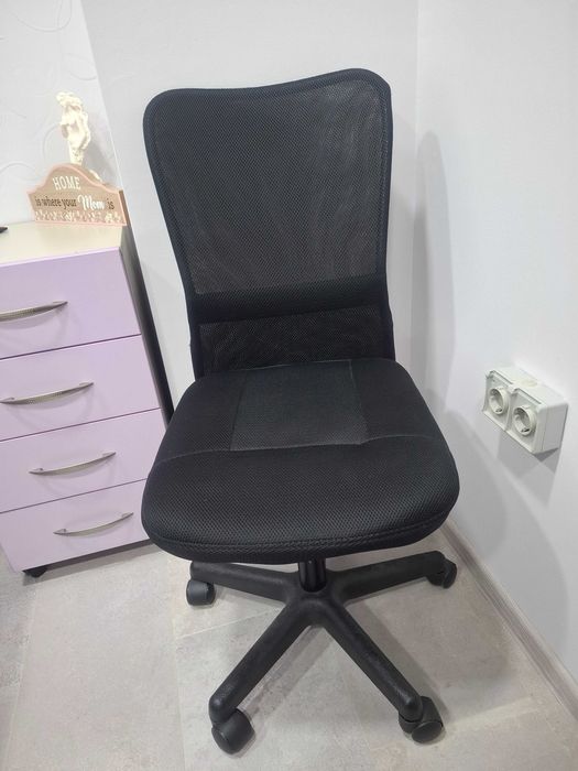 Въртящ се офис стол