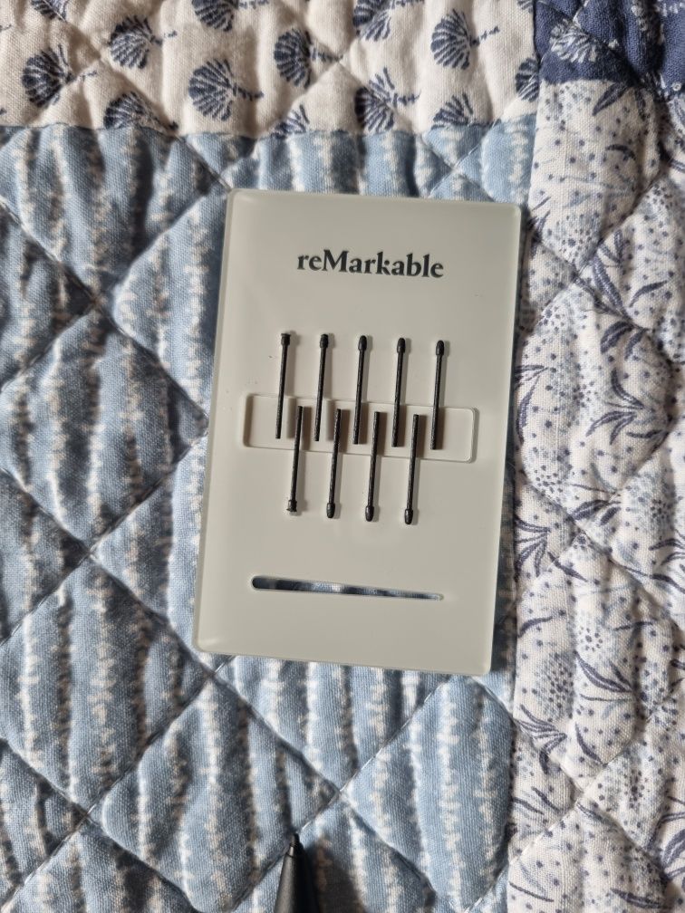 Таблет ePaper reMarkable 2 с включена писалка Marker Plus и накрайници
