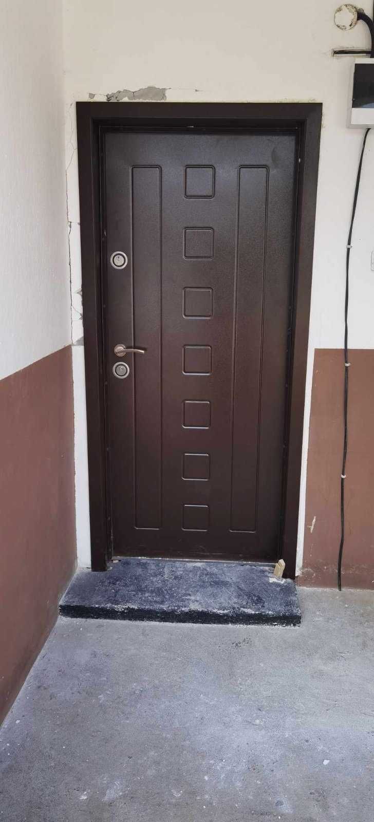 Входна блиндирана врата Kartal с двойно заключване.