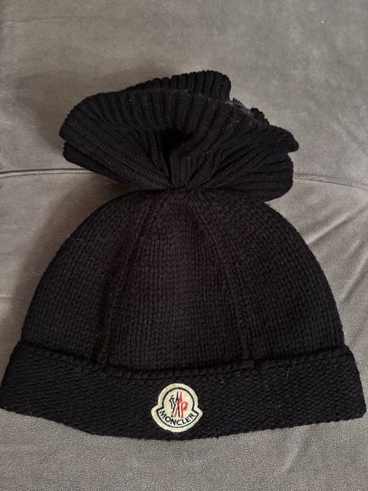 Продам зимнюю шапку Moncler.