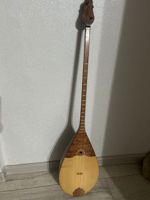 Домбыра ручной работы