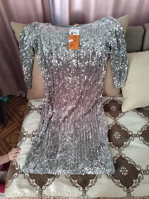 Продам платье новое
