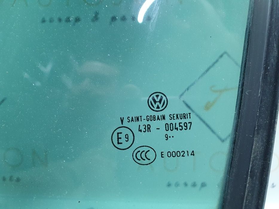 Geam fix dreapta spate cu rama dreapta spate VOLKSWAGEN JETTA III 1K2