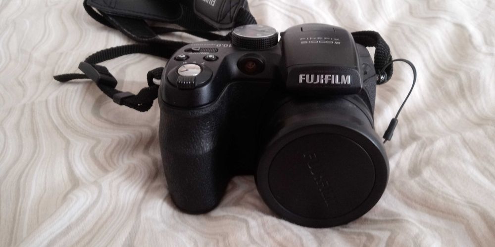 Продавам цифрова камера Fujifilm Finepix X1000