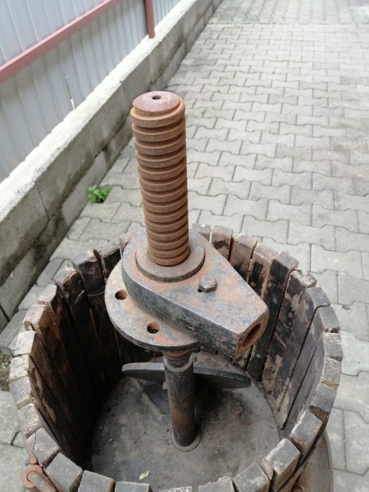 Teasc struguri din fontă masiva