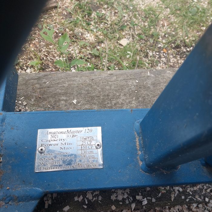 Despicator lemn cu burghiu 120 mm  actionat prin cardan de la tractor.