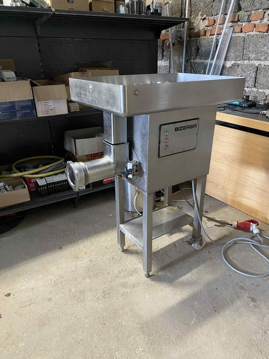 Професионален Волф, Месомелачка