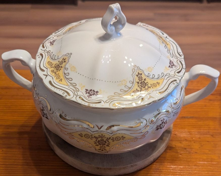 Български порцеланов супник 100 години  Изида