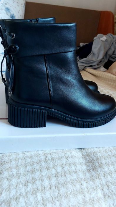 Vand ghete noi din  piele ,firma pass collection, nr. 39