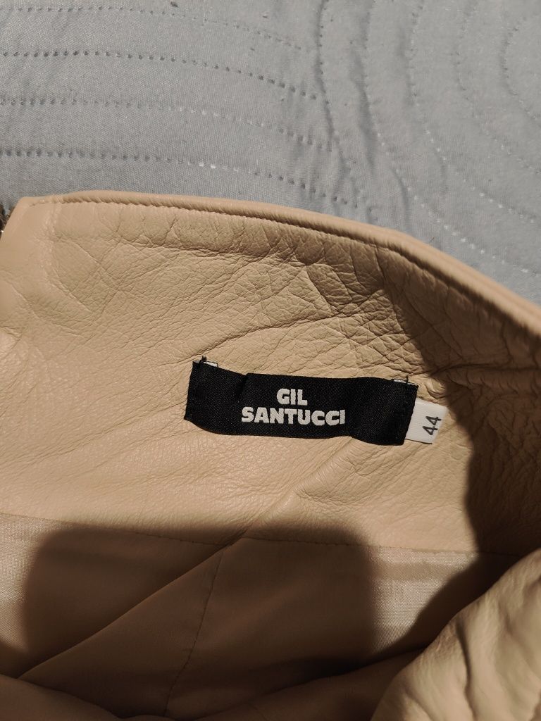 Пола Gil Santucci