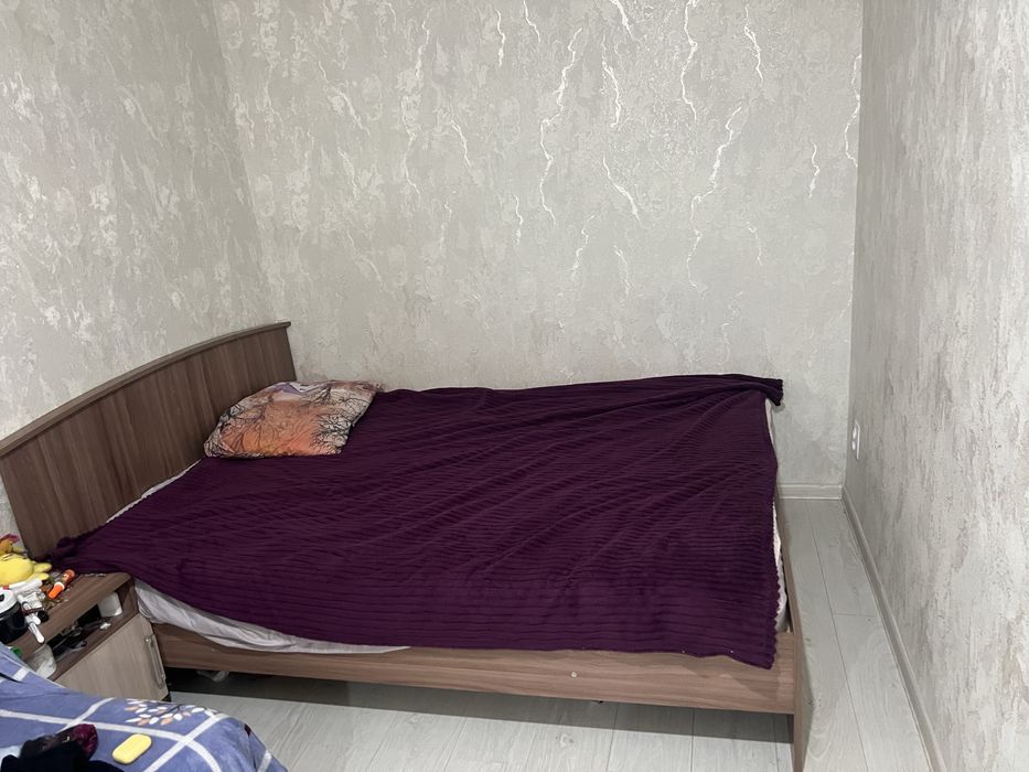 Продам кровать с матрасом 160 на 200