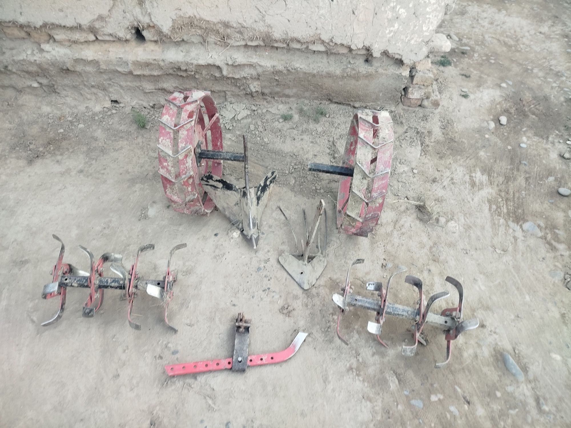 Motoblok sotiladi hamma narsasi bilan