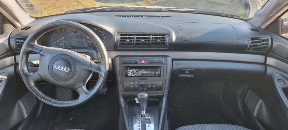 НА ЧАСТИ Audi A4 B5 2.4 FaceLift автомат на предно