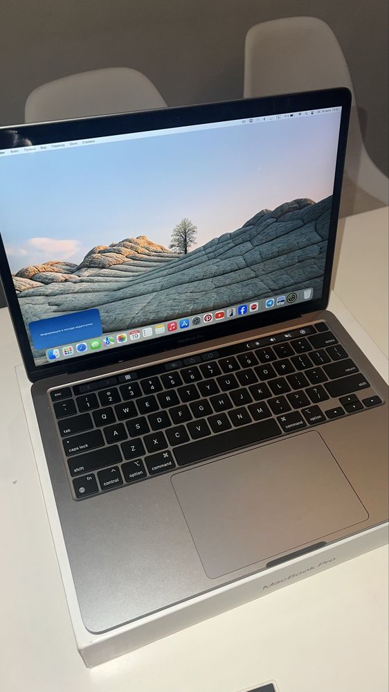MacBook Pro 256 gb 13 inch  model A2338