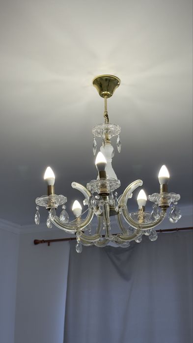 Люстра без лампочки