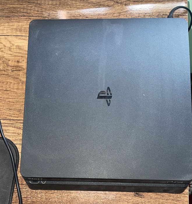 Playstation 4 slim