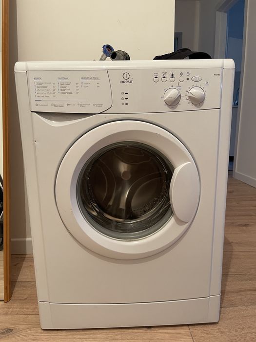 Срочно продается стиральная машина indesit