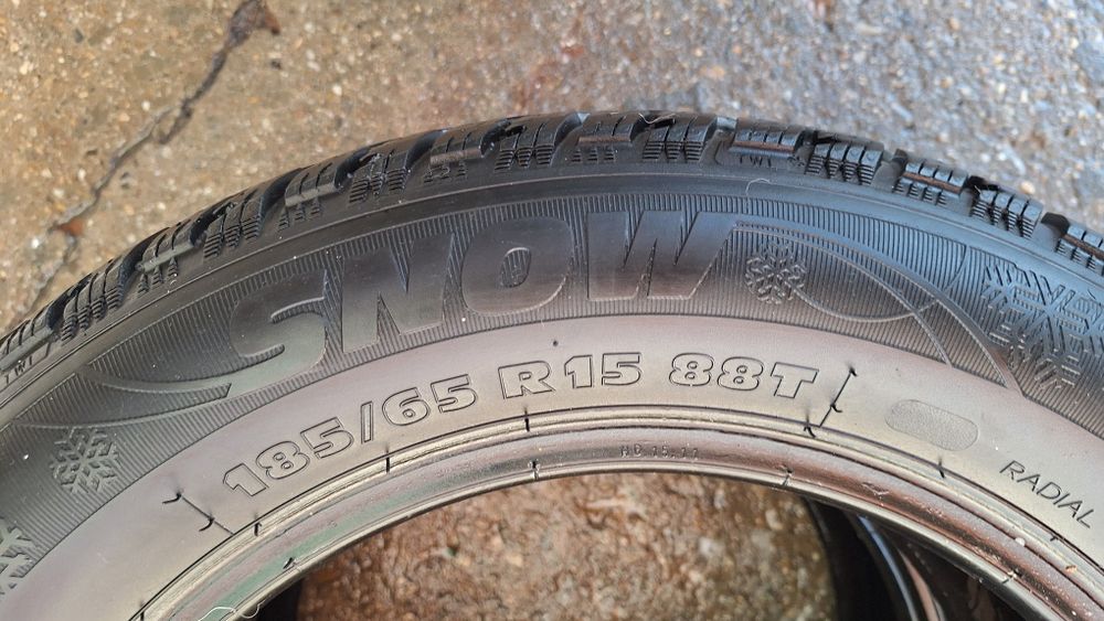 Vand 2 anvelope iarna 185 65 r15