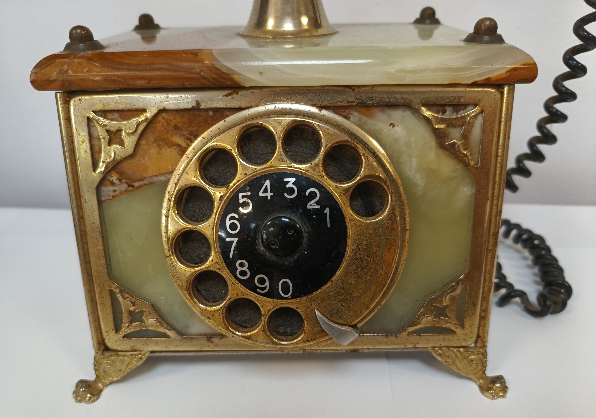 Telefon vechi din onix de Pakistan