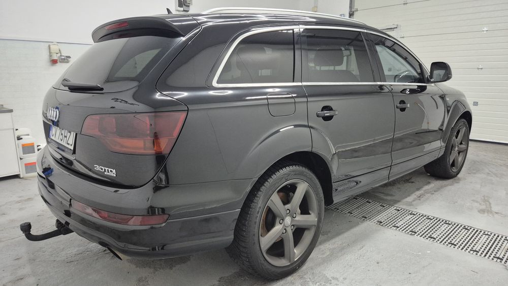 Audi Q7   S line