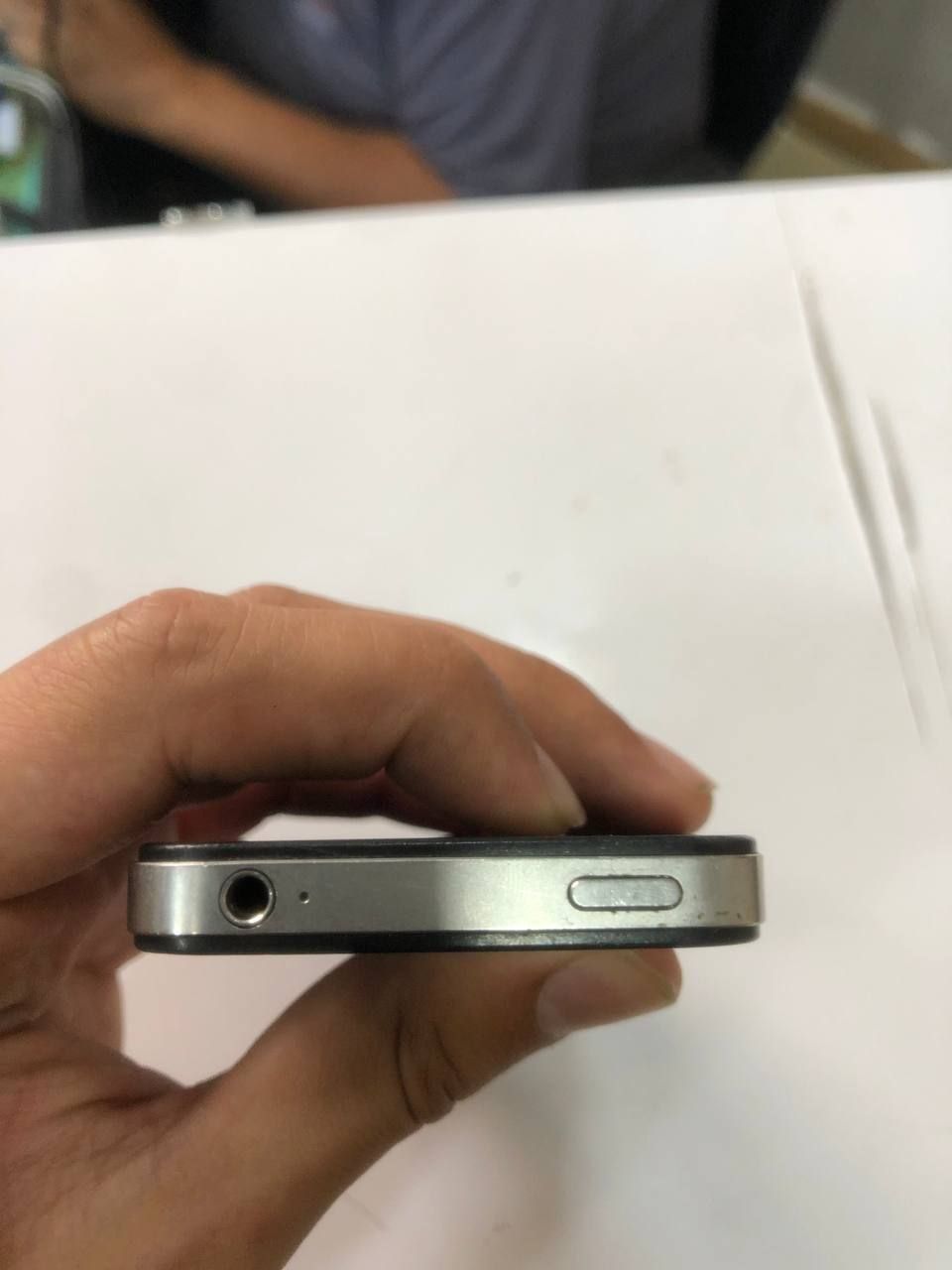 Iphone 4 s qora rang
