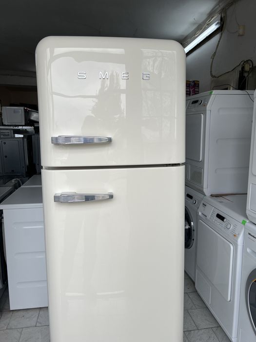 Хладилник Smeg цвят крем