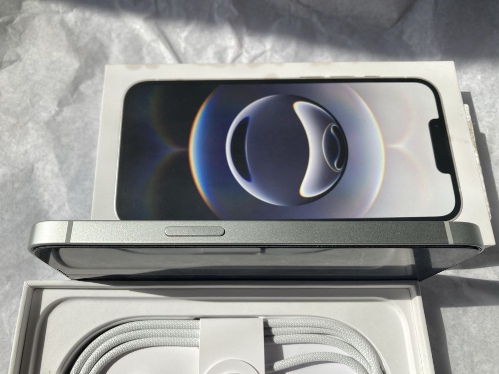 iPhone 16e 128GB Бял