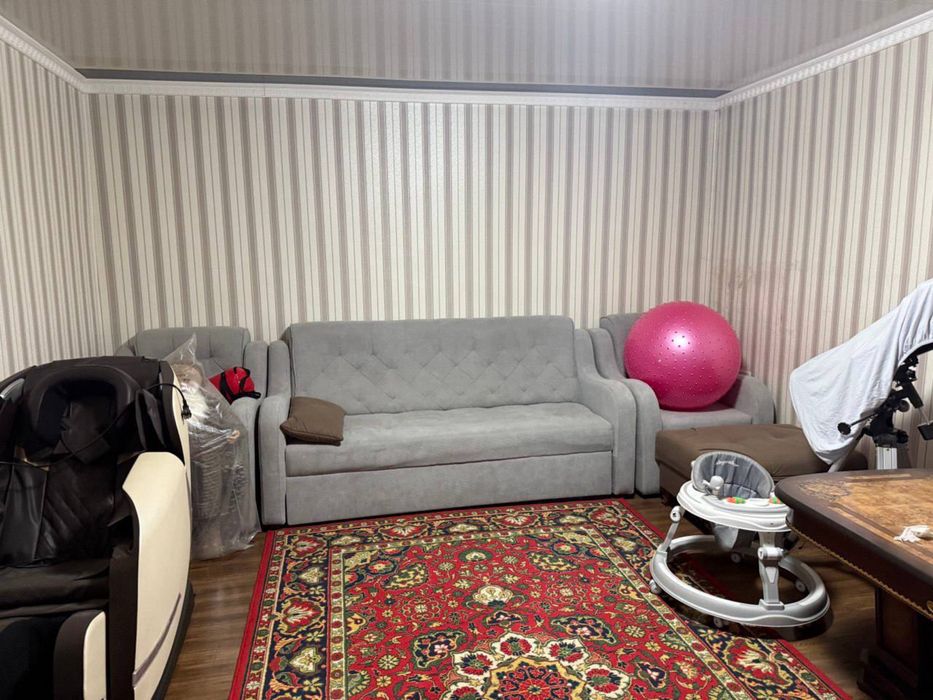 Дом 2,5 сот. Селекция.Ор-р школа номер 5 . Мебель, техника . Бассеин .