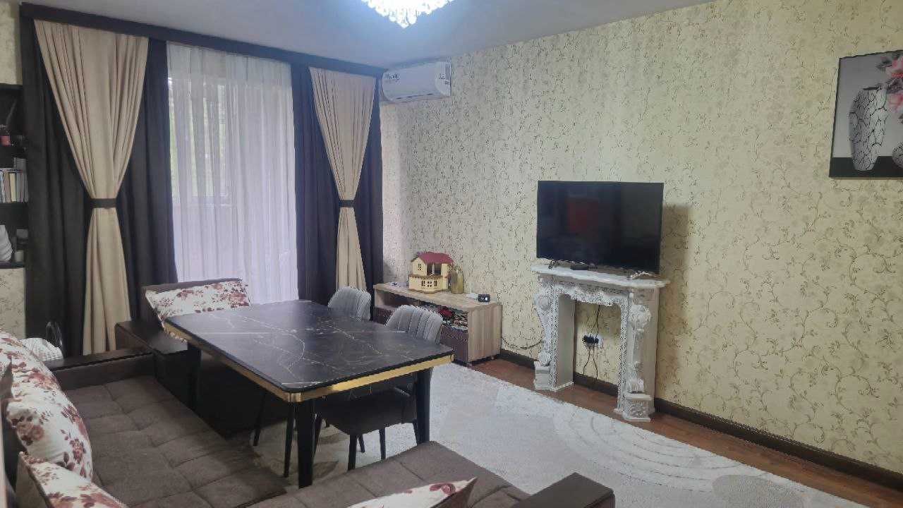Продаётся 3-комнатная в Ц-5, 70м². Кафе Ширин, парк Анхор КИРПИЧ