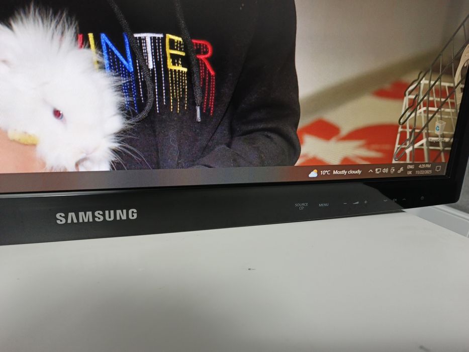 Televizor/ Monitor Samsung QLed Full HD 24 inchi