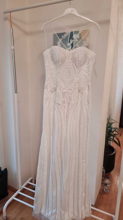 Rochie de mireasa nepurtata cu paiete mici