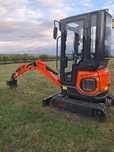 Execut săpături cu excavatorul.