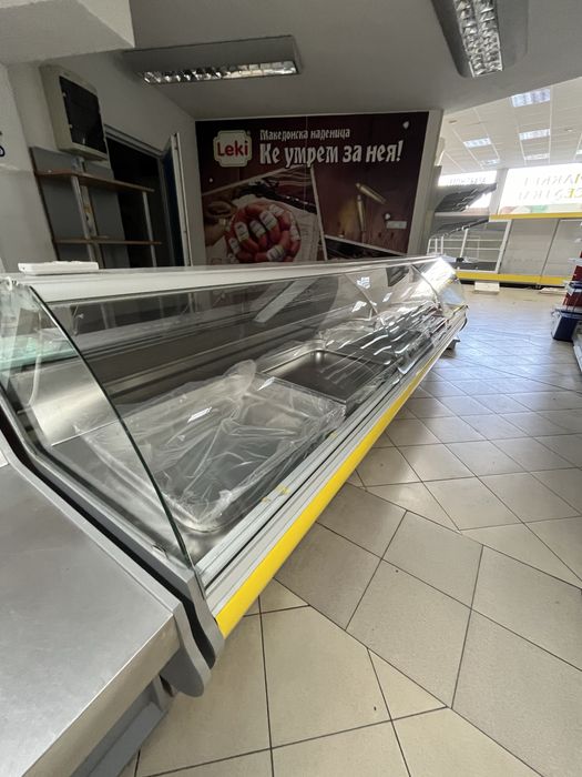 Хладилна витрина