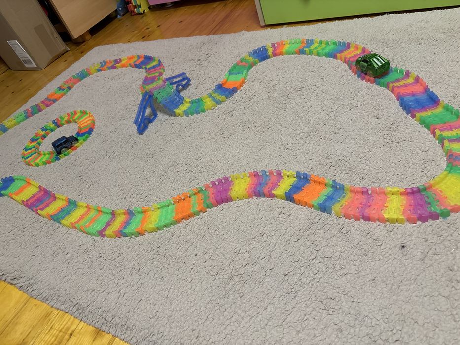 Masinute electrice luminoase cu pista modulara