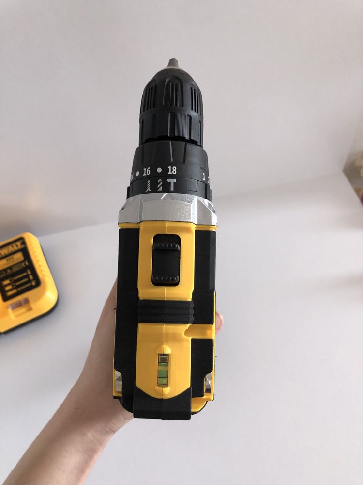 Акумулаторен ударен винтоверт DeWalt 28V 2Ah 2 Батерии