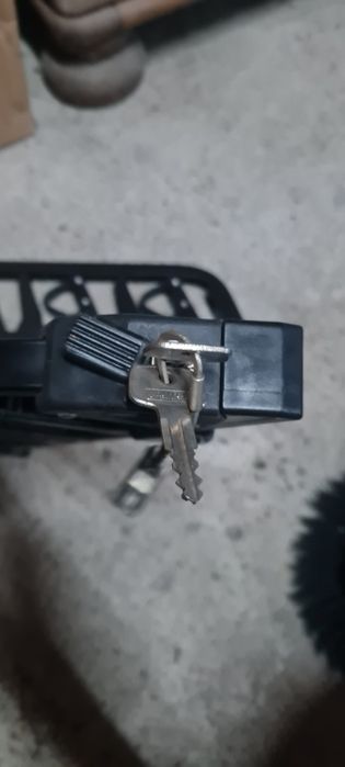 Suport schiuri cu cheie