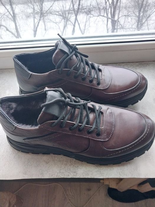 Продам новые зимние кроссовки