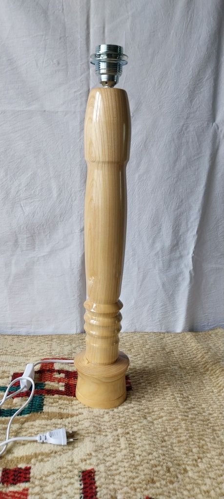 Lampa,veioza lemn masiv frasin finisata cu shellac,lucrata manual