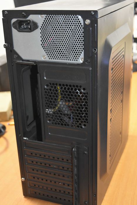 Кутия и захранване - бонус двд и хард диск