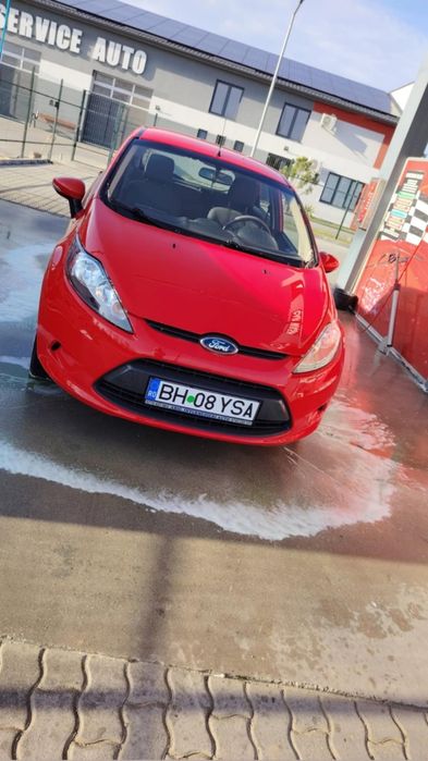 Vând Ford Fiesta